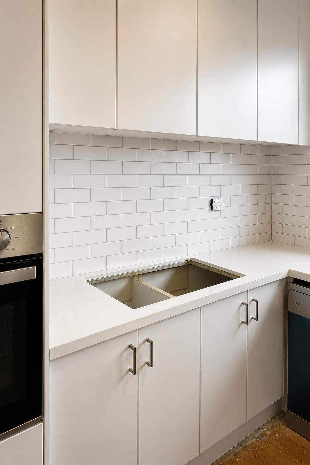 Kitchen splashback in large format porcelain